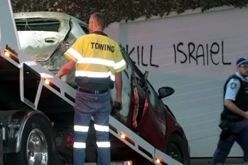 கொலை செய்யுங்கள்; சிட்னியில் இஸ்ரேல் எதிர்ப்பு வாசகங்கள்; கார்களும் அடித்துடைப்பு!