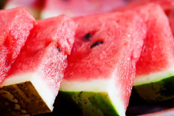 தர்பூசணி சாப்பிடும் போட்டியில் மனைவி கண்முன்னே கணவன் பலி ; துயரத்தில் முடிந்த சுற்றுலா பயணம் | Watermelon Eating Competition Man Death தர்பூசணி சாப்பிடும் போட்டியில் மனைவி கண்முன்னே கணவன் பலி ; துயரத்தில் முடிந்த சுற்றுலா பயணம் | Watermelon Eating Competition Man Death