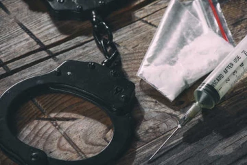 நாட்டுக்கு சுற்றுலா வந்த பெண்னிடம் கொள்ளை!