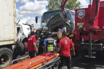 பிலிப்பைன்ஸில் கோர விபத்தில் 10 பேர் பலி; 30க்கும் மேற்பட்டோர் காயம்