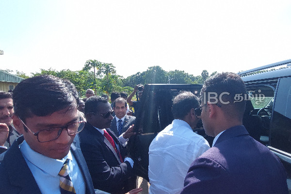 யாழில் சற்று முன்னர் வந்திறங்கிய இந்திய உயர்மட்டக் குழு! | Indian Ministers Visit To Jaffna Palaly Today