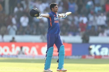 சிக்ஸர் விளாசி இரட்டை சதம் அடித்த சுப்மன் கில்! ருத்ர தாண்டவத்தால் அதிர்ந்த மைதானம்