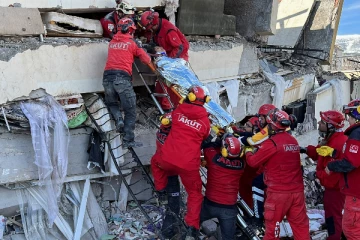 உலகை உலுக்கிய துருக்கி பூகம்பம்! உயிர்பிழைத்தவர்களை காப்பாற்றுவதில் ஏற்பட்டுள்ள சிக்கல்