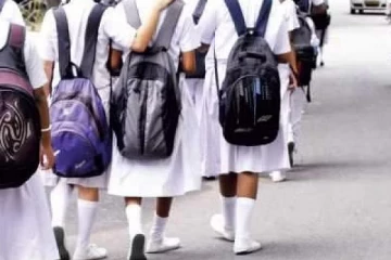 மாணவிக்கு முத்தம் கொடுத்த இளைஞனுக்கு சிக்கல்!