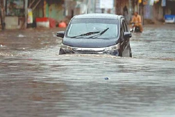 பாகிஸ்தானில் கனமழைக் காரணமாக 10 பி[ஏர் பலி