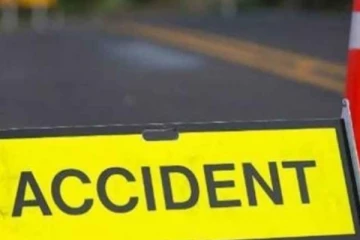 මාර්ගයෙන් ඉවතට පැන්න වාහනය පදිකයින් තිදෙනෙකුගේ ගැටෙයි - එක් අයෙක් මිය යයි..