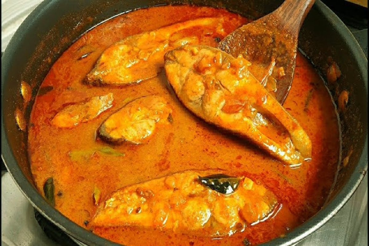 நாக்கில் எச்சில் ஊற வைக்கும் மீன் குருமா! எப்படி செய்ய வேண்டும்? ரெசிபி இதோ | Fish Kuruma How To Make It Here Is The Recipe நாக்கில் எச்சில் ஊற வைக்கும் மீன் குருமா! எப்படி செய்ய வேண்டும்? ரெசிபி இதோ | Fish Kuruma How To Make It Here Is The Recipe
