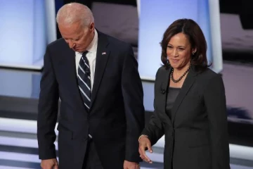 பைடனின் ஜனாதிபதி பதவியில் சிக்கலா? கமலா பக்கம்  திரும்பும் அமெரிக்கர்கள்!