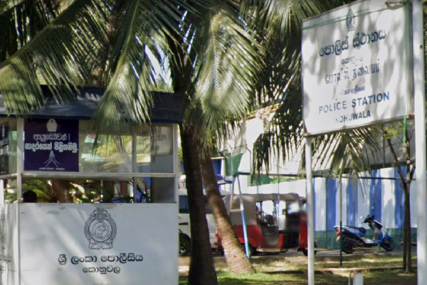 கடனுக்கு மதுபானம் கேட்ட பொலிஸ் அதிகாரி-வழங்க மறுத்த மதுக்கடை உரிமையாளருக்கு கத்தி குத்து | Police Officer Who Asked For Liquor On Loan கடனுக்கு மதுபானம் கேட்ட பொலிஸ் அதிகாரி-வழங்க மறுத்த மதுக்கடை உரிமையாளருக்கு கத்தி குத்து | Police Officer Who Asked For Liquor On Loan