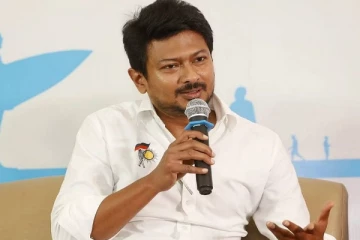 குடியரசுத் தலைவரை கூப்பிடாம, நடிகையை கூப்பிட்டதுதான் சனாதனம் - உதயநிதி ஆவேசம்