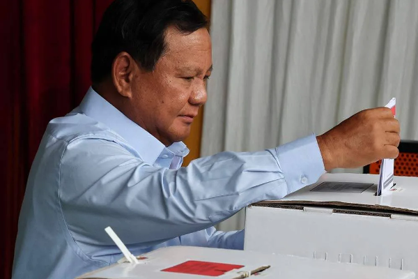 இந்தோனேசிய ஜனாதிபதித் தேர்தல் ; முக்கிய மூவரிடையே போட்டி | Indonesian Presidential Election Competition