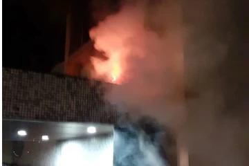 பிரான்ஸில் பிரபல நாட்டு தூதரகம் மீது குண்டு வீசி தாக்குதல்! தீப்பற்றி எரிந்த கட்டிடம்: வெளியான புகைப்படம்