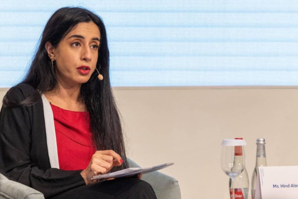 மகள்களையும் தங்கைகளையும் எப்ஸ்டீனுக்கு அறிமுகம் செய்துவைத்த பெண்கள்: அருவருப்பின் உச்சகட்டம் | Uae Diplomat Al Owais Introduce Sister To Epstein