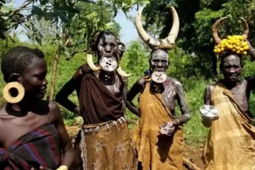 இறந்தவர்களை சூப் வைத்து சாப்பிடும் மக்கள் - விநோத சம்பவம்