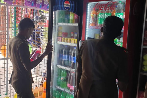 திடீர் சோதனை நடவடிக்கையில் இறங்கிய சுகாதார பரிசோதகர்கள் | Health Inspectors Inspection Operation Mullaithivu