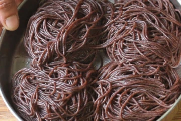 சுகர் நோயாளிகளும் விரும்பி சாப்பிடும் கம்பு இடியாப்பம்... எப்படி செய்யனும் தெரியுமா?