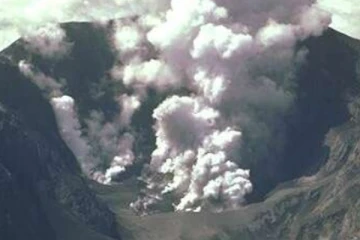 ගිනි කන්දක් තරණයට ගිය පිරිසක් සංවේදී ඉරණමකට ලක් වෙයි..