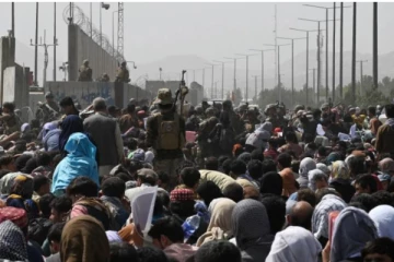 காபூல் விமான நிலையத்திற்கு வந்த தாலிபான் தலைவர் மக்களிடம் சொன்ன வார்த்தை! கமெராவில் பதிவான காட்சி