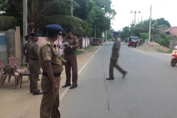 யாழில் அச்சுறுத்தி வரும் கும்பலை சேர்ந்த இருவர் அதிரடி கைது!