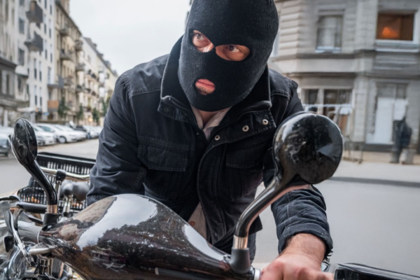 இரண்டு பெண்கள் உட்பட 11 பேர் அதிரடியாக கைது | 11 Including 2 Women Arrested Motorcycle Theft