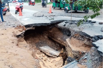 ජල නලයක් පිපිරීමෙන්  ප්‍රදේශ රැසක විශාල පිරිසකට  පීඩා..