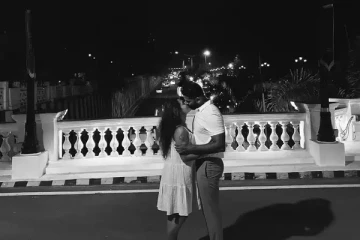 நடுரோட்டில் நடிகைக்கு முத்தம் கொடுத்த பிரபல நடிகர் - காதலர் தினத்தில் நிகழ்ந்த சம்பவம்