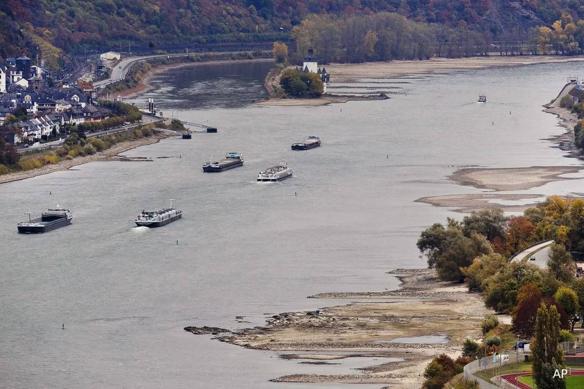 வறட்சியால் வற்றிவரும் நதி: சுவிஸ் இறக்குமதி பாதிப்பு | Swiss Import To Affect Due To River Drought வறட்சியால் வற்றிவரும் நதி: சுவிஸ் இறக்குமதி பாதிப்பு | Swiss Import To Affect Due To River Drought