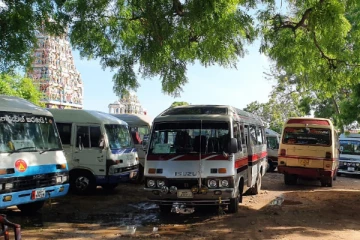 யாழ்ப்பாணத்தில் பணிப் பகிஷ்கரிப்பில் தனியார் பேருந்துகள் ; பொலிஸார் குவிப்பு!