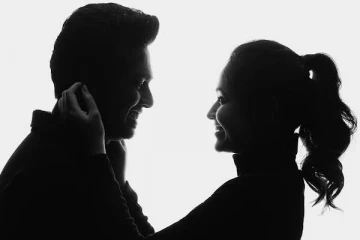 நாங்கள் கர்ப்பமாக இருக்கிறோம், உங்களின் ஆசீர்வாதம் தேவை! பிரபல தமிழ் இயக்குநர் வெளியிட்ட புகைப்படம்