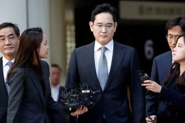 ஊழல் வழக்கில் சிக்கிய சாம்சங் உரிமையாளருக்கு பொது மன்னிப்பு | Samsung Boss Gets Presidential Pardon