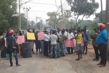 வலிகாமம் மேற்கில் வீதிகளை புனரமைத்து தருமாறு கோரி போராட்டம் (video)