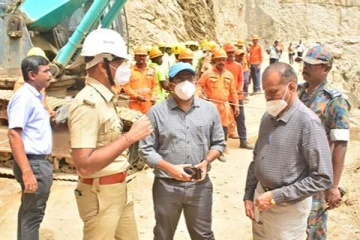 நெல்லை கல்குவாரி விபத்து தேடப்பட்ட ஒப்பந்ததாரர் உள்பட 2 பேர் கைது..!