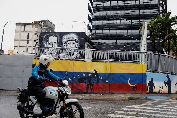 உலகின் மிகப்பெரிய எண்ணெய் வளம்... ஏழ்மை நிலையில் தத்தளிக்கும் வெனிசுலா: என்ன காரணம்? | Worlds Largest Oil Reserve உலகின் மிகப்பெரிய எண்ணெய் வளம்... ஏழ்மை நிலையில் தத்தளிக்கும் வெனிசுலா: என்ன காரணம்? | Worlds Largest Oil Reserve