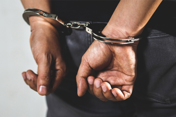 சட்டவிரோத மதுபான விற்பனையில் ஈடுபட்ட சந்தேக நபர் கைது | Suspect Arrested For Selling Alcohol Poya Holiday சட்டவிரோத மதுபான விற்பனையில் ஈடுபட்ட சந்தேக நபர் கைது | Suspect Arrested For Selling Alcohol Poya Holiday