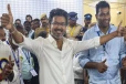 நடிகராக ரூ. 275 கோடி மேல் சம்பாதித்த விஜய் இனி அரசியல்வாதியாக வாங்கப்போகும் சம்பளம் எவ்வளவு தெரியுமா?
