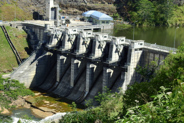 கொத்மலை அணை உடைந்ததாக பரவும் வதந்தி | Kotmale Dam Rumours Trigger Panic In Gampola