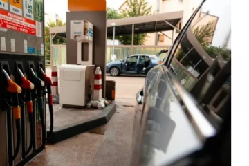 எதிர்பார்ப்புக்கு மாறாக இன்று முதல் பிரான்சில் குறைய இருக்கும் பெட்ரோல் விலை: எவ்வளவு தெரியுமா?