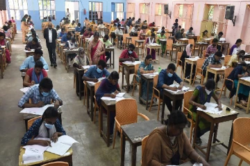 டிஎன்பிஎஸ்சி தேர்வு தொடங்குவதில் பல இடங்களில் குளறுபடி - தேர்வர்கள் தவிப்பு