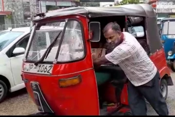 தொடர்ந்தும் எரிபொருளுக்காக மக்கள் வரிசைகளில் (VIDEO)
