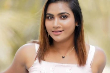 விஜய் டிவி மைனா நந்தினியா இது!! டிரான்பெரண்ட் சேலையில் எடுத்த அழகிய போட்டோஷூட்..