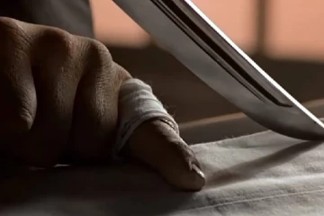 விரலை வெட்டி மோதிரத்தை திருடிய கொள்ளையர்கள்-யாழ்ப்பாணத்தில் சம்பவம்