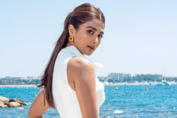 முன்னணி நடிகை பூஜா ஹெக்டேவின் முழு சொத்து மதிப்பு.. எத்தனை கோடி தெரியுமா | Pooja Hegde Full Property Value