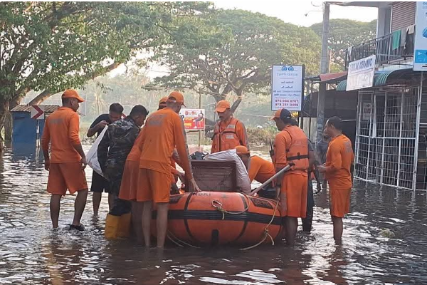 புத்தளத்தில் வெள்ளத்தினால் பாதிக்கப்பட்ட குடும்பங்களின் எண்ணிக்கை மேலும் அதிகரிப்பு | Affected By Floods In Puttalam Continues Increase புத்தளத்தில் வெள்ளத்தினால் பாதிக்கப்பட்ட குடும்பங்களின் எண்ணிக்கை மேலும் அதிகரிப்பு | Affected By Floods In Puttalam Continues Increase