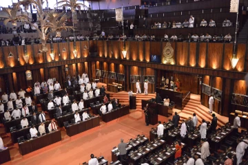 உறுப்பினர்களுக்கு தொற்று உறுதியாகி வரும் நிலையில் இன்றைய நாடாளுமன்ற அமர்வு ஆரம்பம் (LIVE)