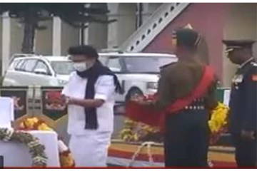 முப்படை தலைமை தளபதியின் உடலத்துக்கு இறுதி மரியாதை வழங்கிய தமிழக முதல்வர்