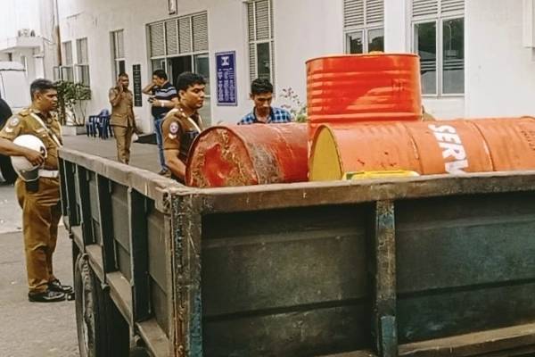 யாழில் பதுக்கப்பட்டிருந்த 300 லீற்றர் டீசல் சிக்கியது! | 300 Liters Of Diesel Stored In Jaffna Was Caught