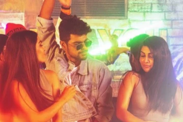 இணையத்தை கலக்கி வரும் மைக்செட் டீமின் ஹே சிங்காரி பாடல்! ரசிகர்கள் குஷி!