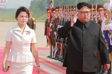 பல நாட்களுக்கு பிறகு வெளி உலகிற்கு வந்த கிம்மின் மனைவி