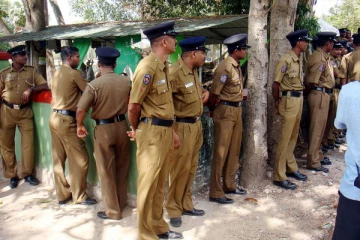 மாநகர சபை மேயரை தாக்கிய இரண்டு பேர்