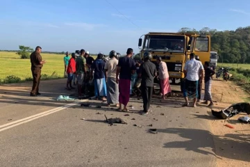 தமிழர் பகுதியில் இன்று காலை இடம்பெற்ற கோரவிபத்து; ஒருவர் உயிரிழப்பு; நொருங்கிய கார்